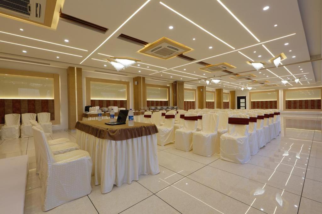 Hotel Decent Unjha Exteriér fotografie