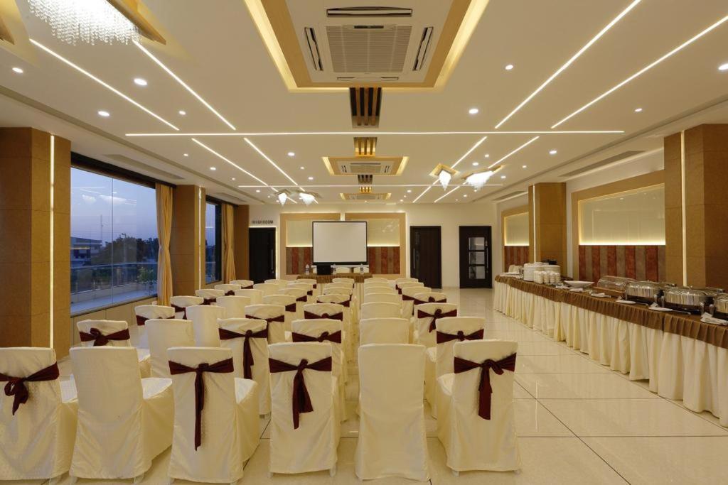 Hotel Decent Unjha Exteriér fotografie