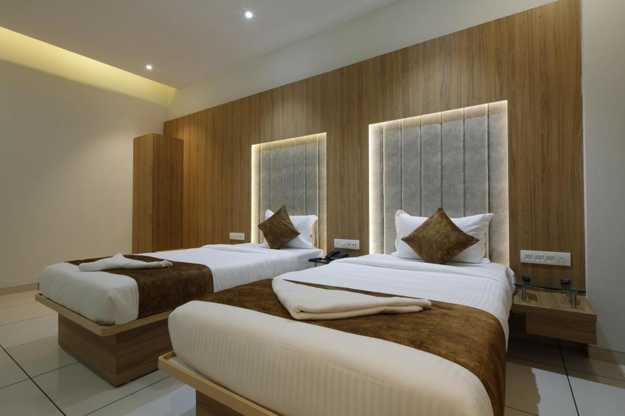 Hotel Decent Unjha Exteriér fotografie