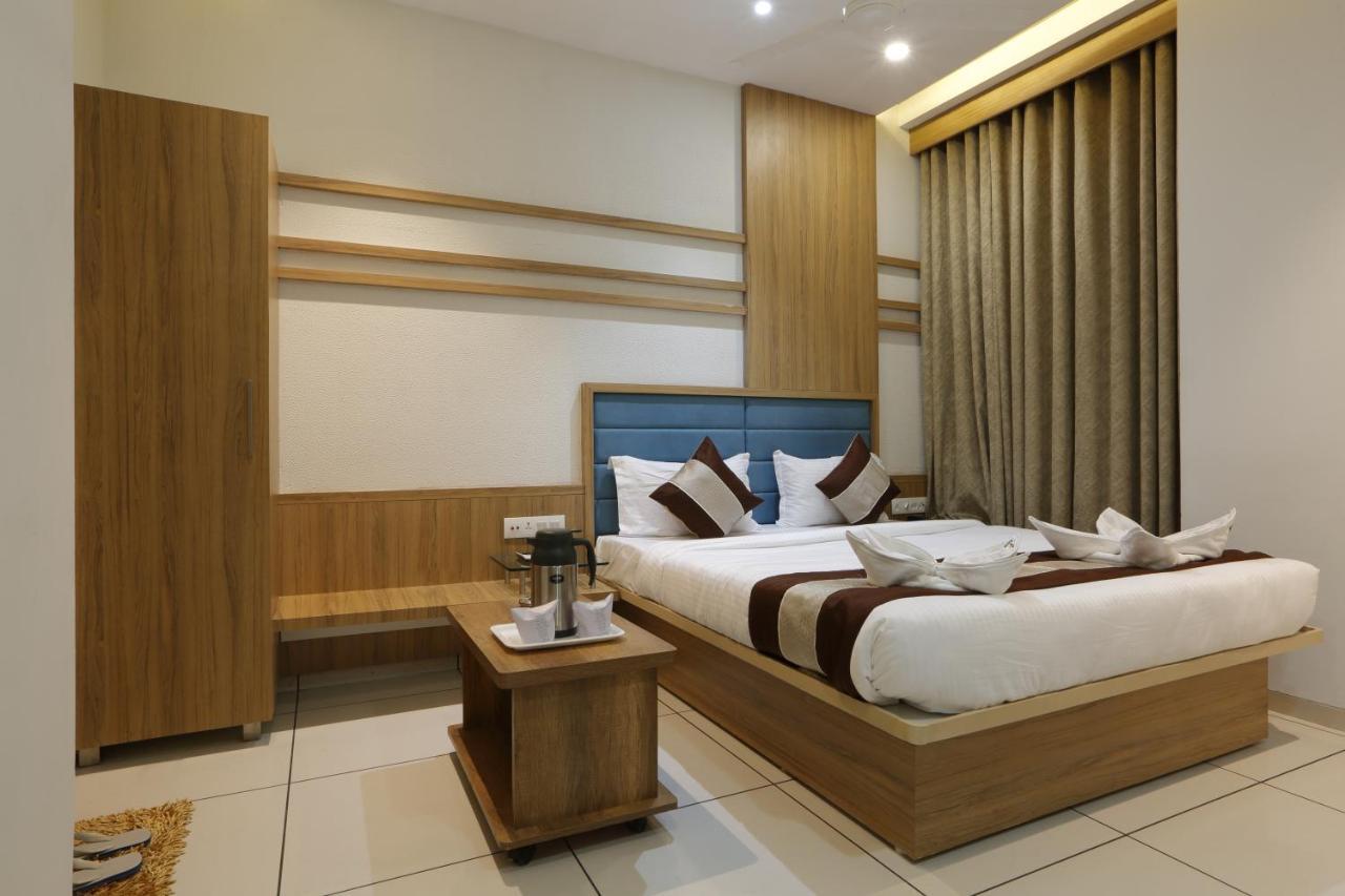 Hotel Decent Unjha Exteriér fotografie
