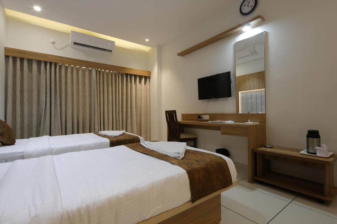Hotel Decent Unjha Exteriér fotografie