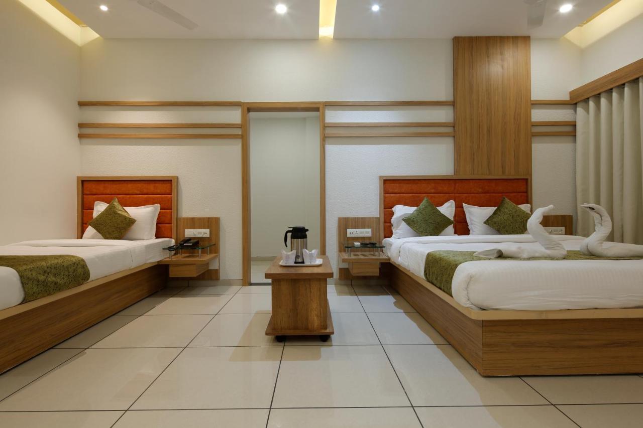 Hotel Decent Unjha Exteriér fotografie